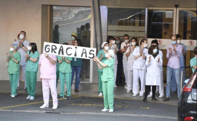 sanitarios-agradecen-aplausos-2-kzsB-U1102044230505QF-1248×770@El Correo