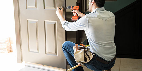 ¿Cuánto me cobra un cerrajero por abrir una puerta?